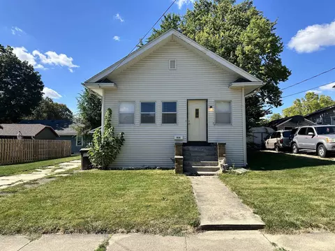 916 S Harlem Ave, Freeport, IL 61032