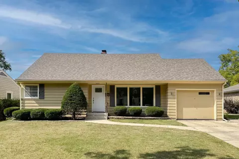 920 Stratford Ave, Rockford, IL 61107