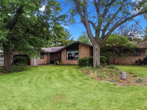 1008 Laramie Ln, Janesville, WI 53546