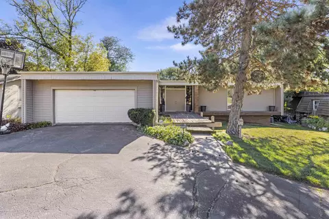 4969 Brookview Rd, Rockford, IL 61107