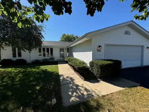 900 Quill Dr, Roscoe, IL 61073 photo 1