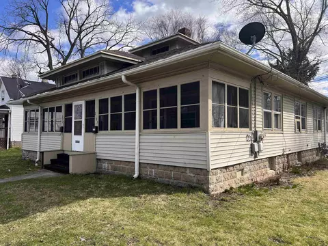 2105 Charles St, Rockford, IL 61104