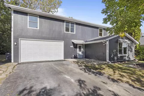 1131 NW Candlewick Dr, Poplar Grove, IL 61065