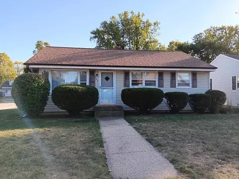 643 Colonial Dr, Machesney Park, IL 61111