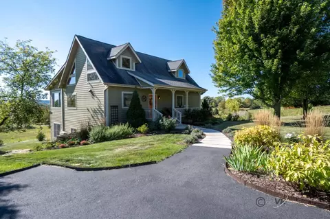 7 Saddleback Rd, Galena, IL 61036