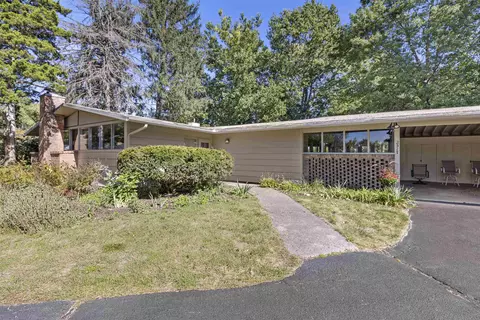 2517 Country Club Ter, Rockford, IL 61103