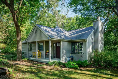 6 Briarwood Trl, Galena, IL 61036