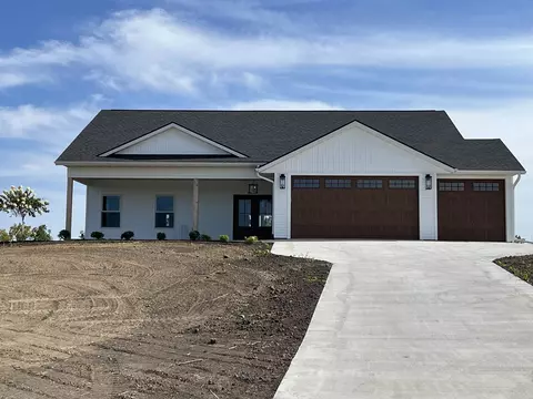 31-79 Country Club Ct, Lanark, IL 61046