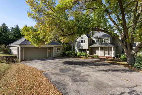 13 Vista Ridge Dr, Galena, IL 61036