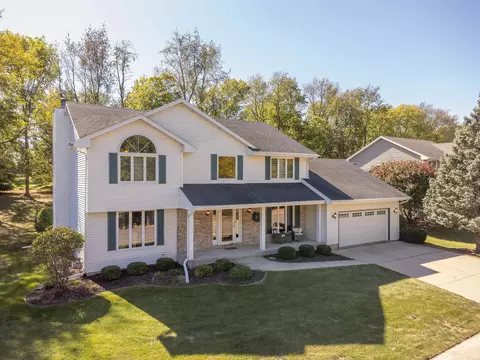 2209 Countryside Ln, Freeport, IL 61032