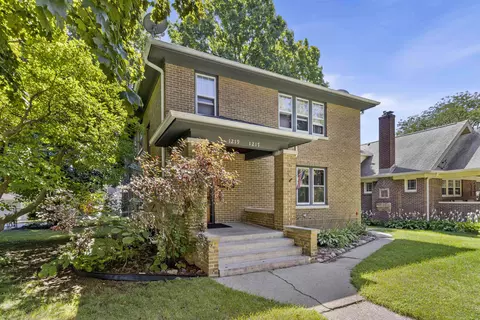 1217 Camp Ave, Rockford, IL 61103