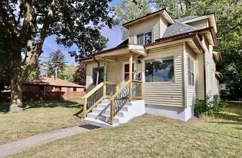 923 Blackhawk Blvd, South Beloit, IL 61080