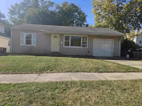 615 12th St, Rockford, IL 61104
