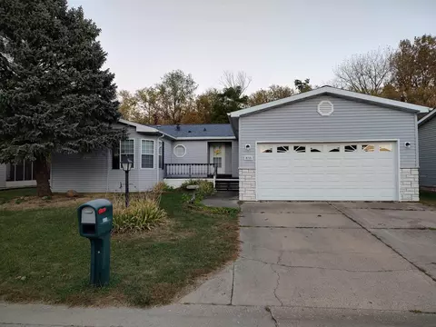8715 Springwood Ct, Machesney Park, IL 61115