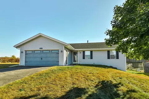 211 Propeller Ln, Machesney Park, IL 61115