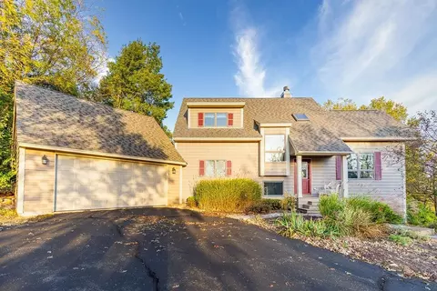 5 Heatherdowns Ln, Galena, IL 61036