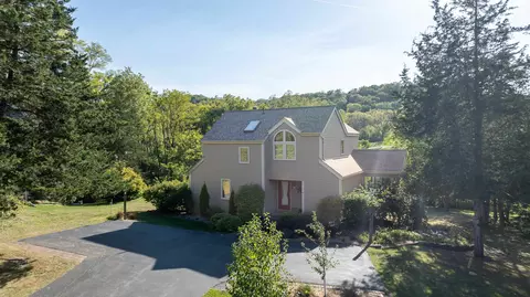 7 Canterbury Ct, Galena, IL 61036
