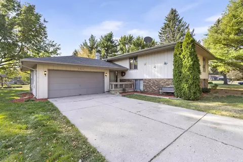 5937 Palo Verde Dr, Rockford, IL 61114