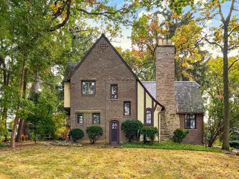 2015 Guilford Rd, Rockford, IL 61107