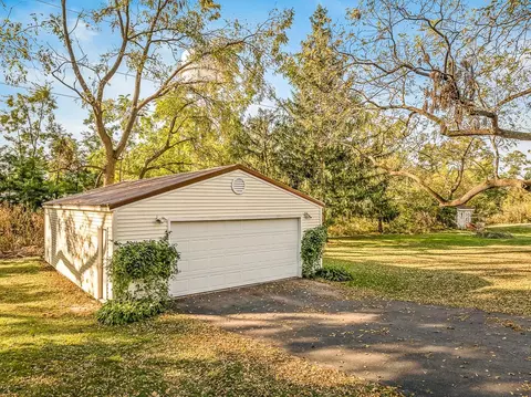 305 E Bluff St, Winnebago, IL 61088 photo 41