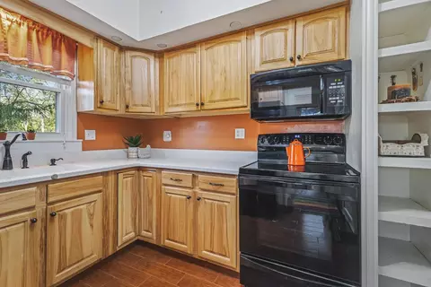 305 E Bluff St, Winnebago, IL 61088 photo 15