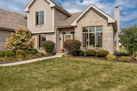 506 Pebble Beach Ct, Poplar Grove, IL 61065