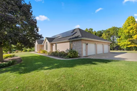 87 Roosevelt Dr, East Dubuque, IL 61025