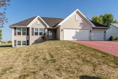 5210 Summerhawk Rd, Machesney Park, IL 61115