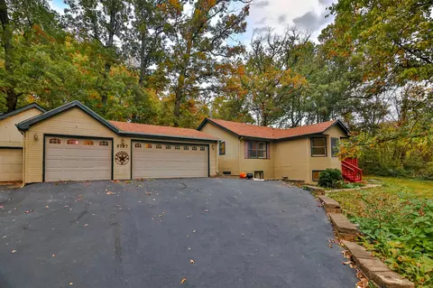 5797 Heatherwood Ln, Rockford, IL 61109