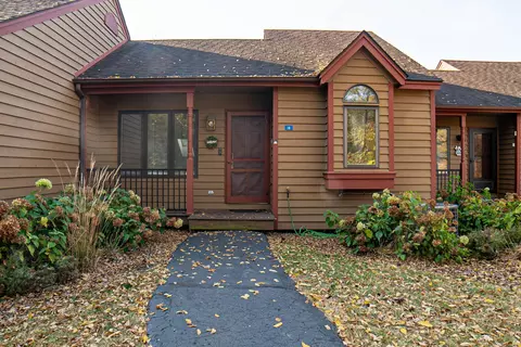 18 Oak Glen Dr, Galena, IL 61036