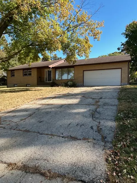 1704 Rock Ct, Freeport, IL 61032