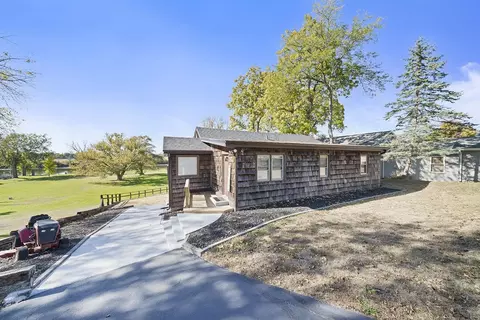 10128 Sunset Dr, Roscoe, IL 61073