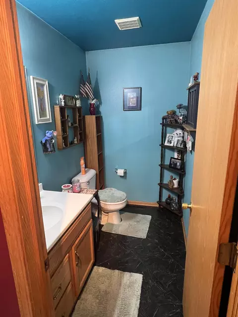 Bath - 402 E South St, Durand, IL 61024 photo 1 of 3