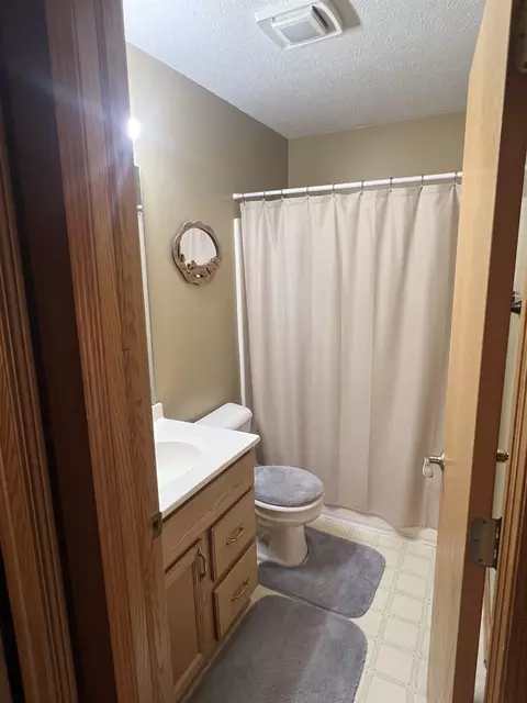 Bath - 402 E South St, Durand, IL 61024 photo 3 of 3