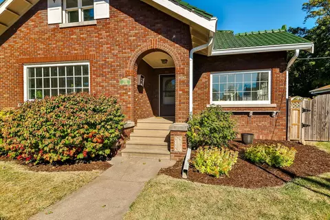 2016 E State St, Rockford, IL 61104 photo 2
