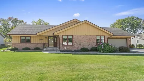 5915 Sandringham Ln, Rockford, IL 61107