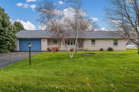 5751 N Carole Ct, Monroe Center, IL 61052