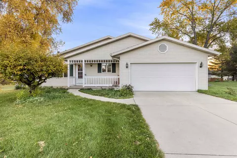 117 Dahlen Cir, Cambridge, WI 53523