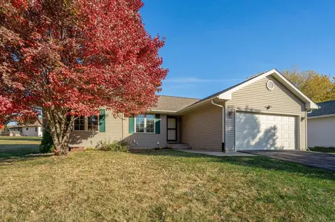802 Gainsboro Rd, Lake Summerset, IL 61019