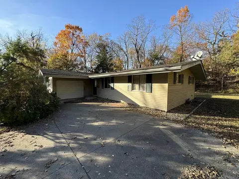 107 W Franklin St, Mount Carroll, IL 61053