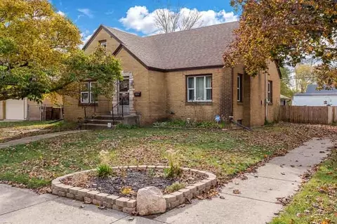 2224 Glenwood Ave, Rockford, IL 61103