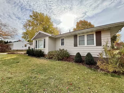 3399 W Stephenson St, Freeport, IL 61032