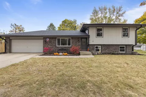 10743 China Berry Ln, Machesney Park, IL 61115