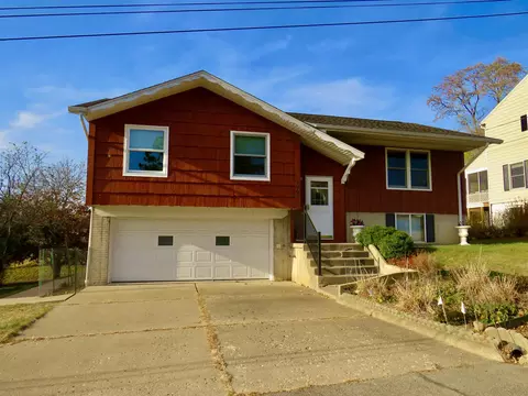 902 Campbell, Galena, IL 61036