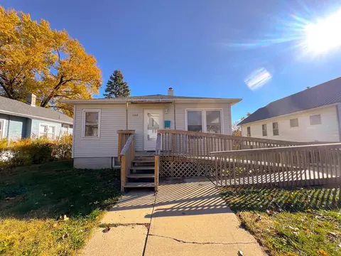 1209 S Bauscher St, Freeport, IL 61032