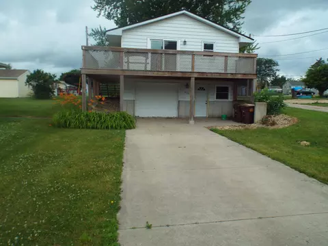 804 Jefferson St, Mount Carroll, IL 61053