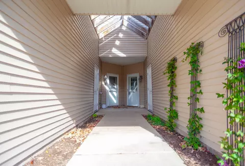 7640 Silver Maple Trl, Cherry Valley, IL 61016 photo 2