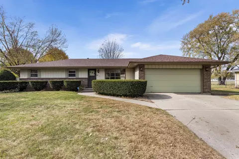 10196 Bluebonnet Dr, Machesney Park, IL 61115