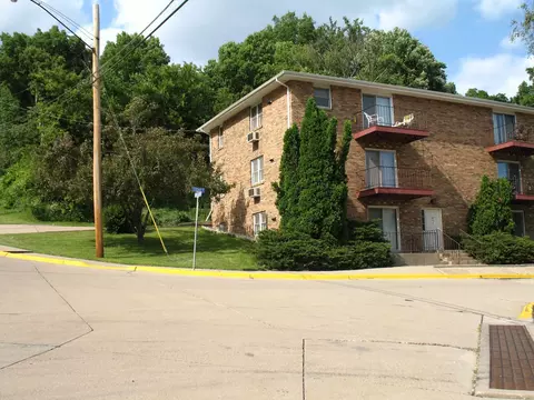 417 Sidney St, East Dubuque, IL 61025