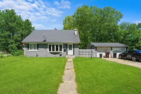 2304 Skokie Dr, Rockford, IL 61108